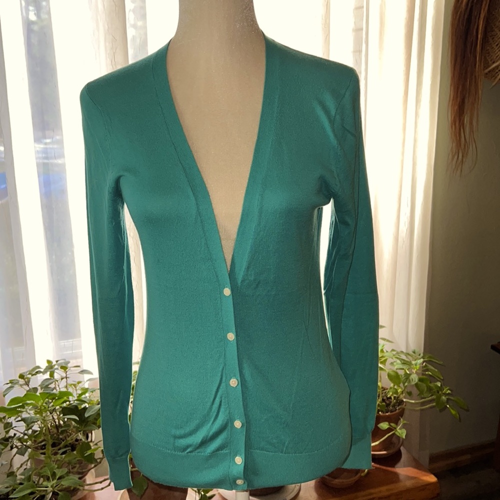 Nice Banana Republic Cardigan - Picture 1 of 10